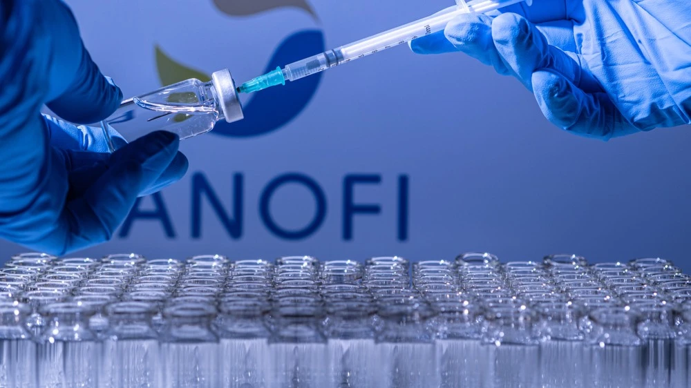 Акции Sanofi снизились 15 декабря после того, как экспериментальный препарат компании для лечения рассеянного склероза столкнулся сразу с двумя проблемами, пишет Reuters. Фото: Shutterstock/Golden Shrimp