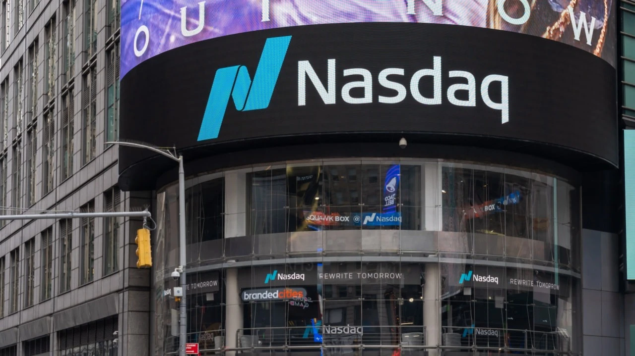 Nasdaq хочет перейти на круглосуточные торги / Фото: JHVEPhoto / Shutterstock.com
