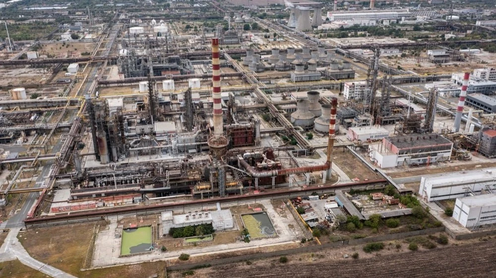 На крупнейшем в Болгарии НПЗ «Лукойл — Нефтохим Бургас» (на фото), принадлежащем «Лукойлу», введено внешнее управление / Фото: Shutterstock.com