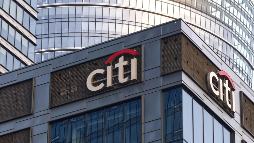 Citi советует сделать ставку на рост акций ИИ-сектора и шортить облигации, выпущенные ИИ-компаниями. / Фото: Below the Sky / Shutterstock.com