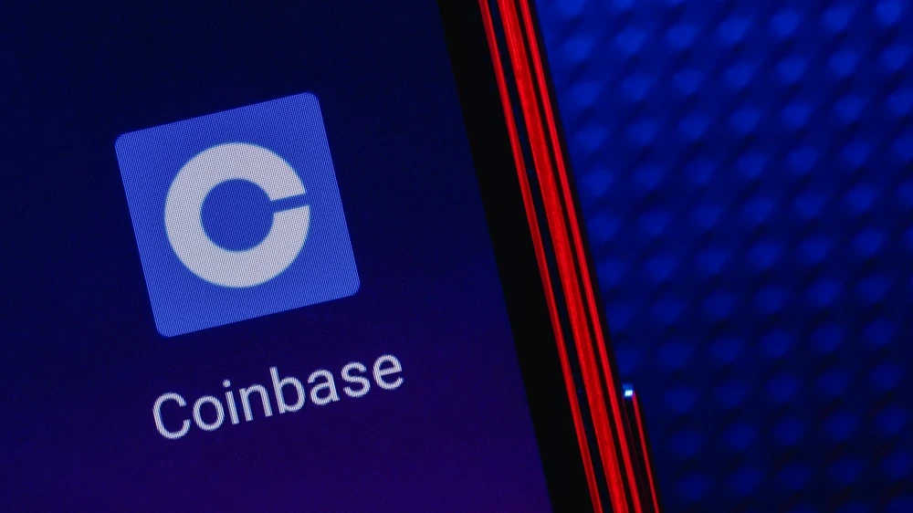 Coinbase утверждает, что новый интерфейс ее приложения сделает торговлю деривативами «проще, чем когда-либо» / Фото: Shutterstock.com