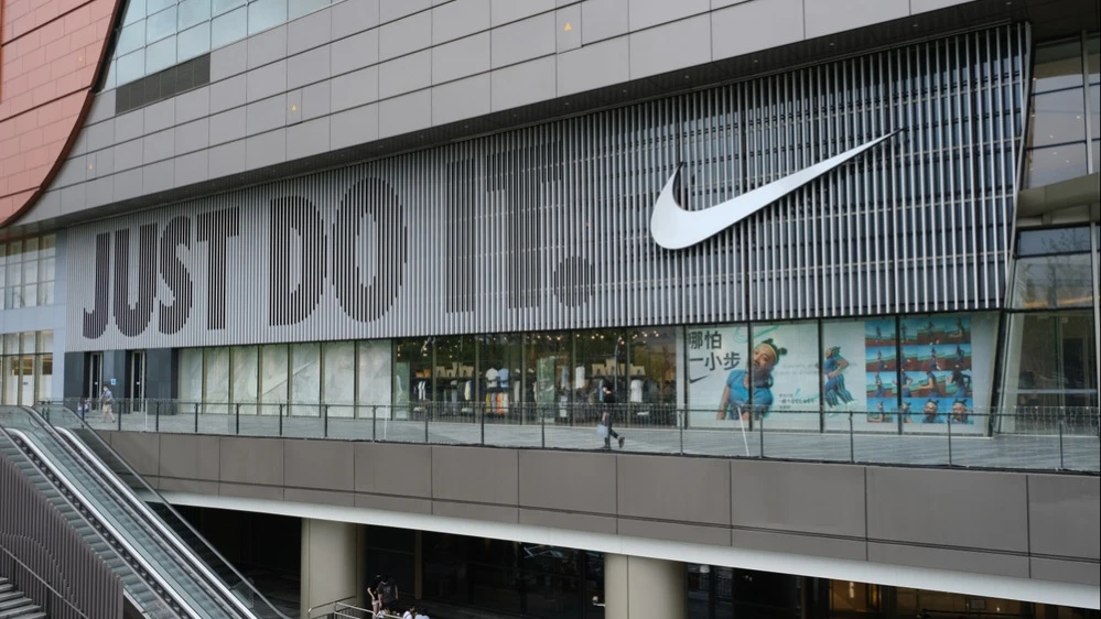 U.S. duties and weak demand in China hit Nikes earnings. Shares plummeted 11%