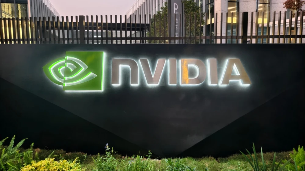 Nvidia может получить разрешение на экспорт мощных ИИ-чипов в Китай в течение месяца / Фото: Robert Way / Shutterstock.com