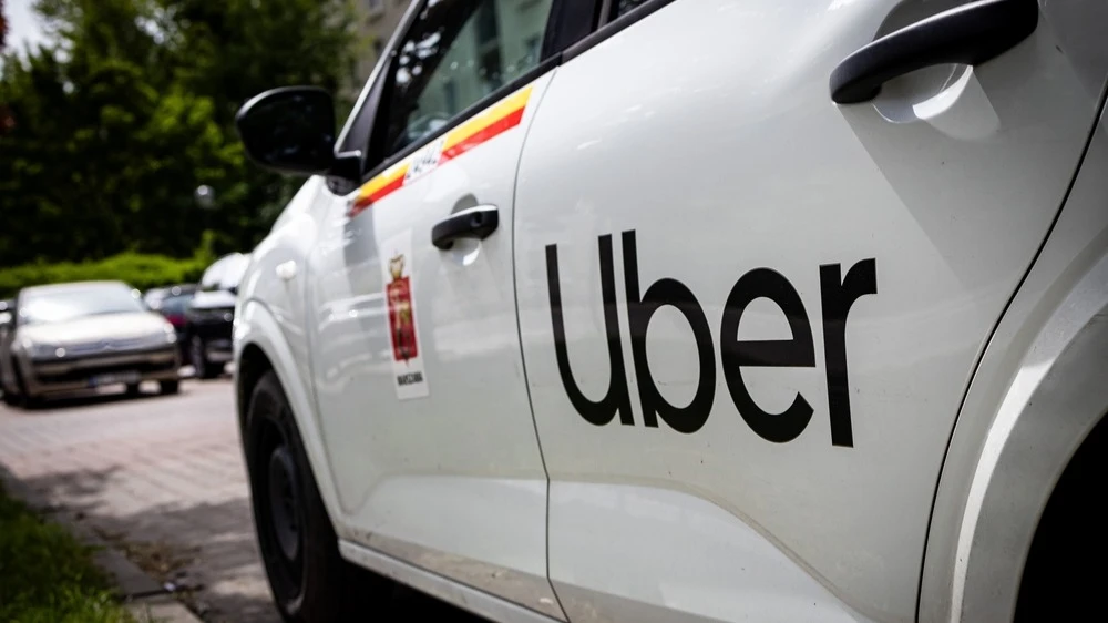 Uber и Lyft вместе с Baidu готовятся к запуску тестов роботакси в Лондоне в 2026 году / Фото: Shutterstock.com/MOZCO