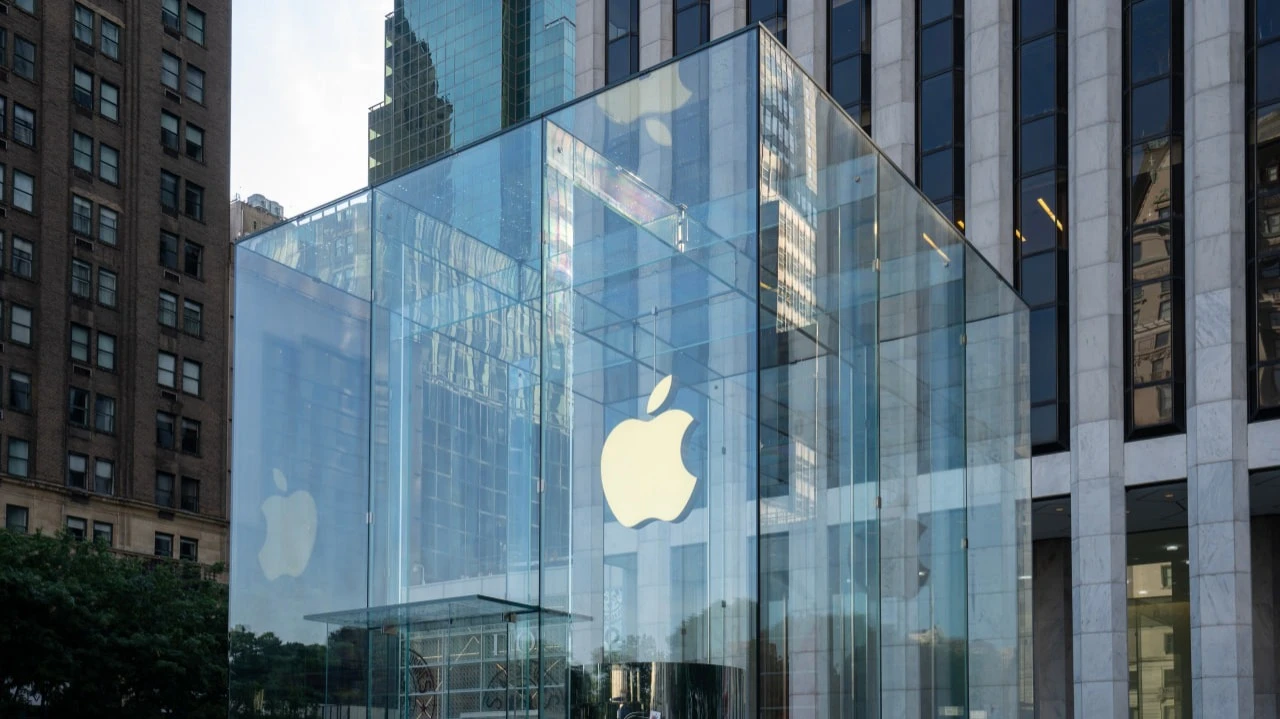 Apple вошла в число главных инвестидей Evercore на 2026 год / Фото: Tada Images / Shutterstock.com