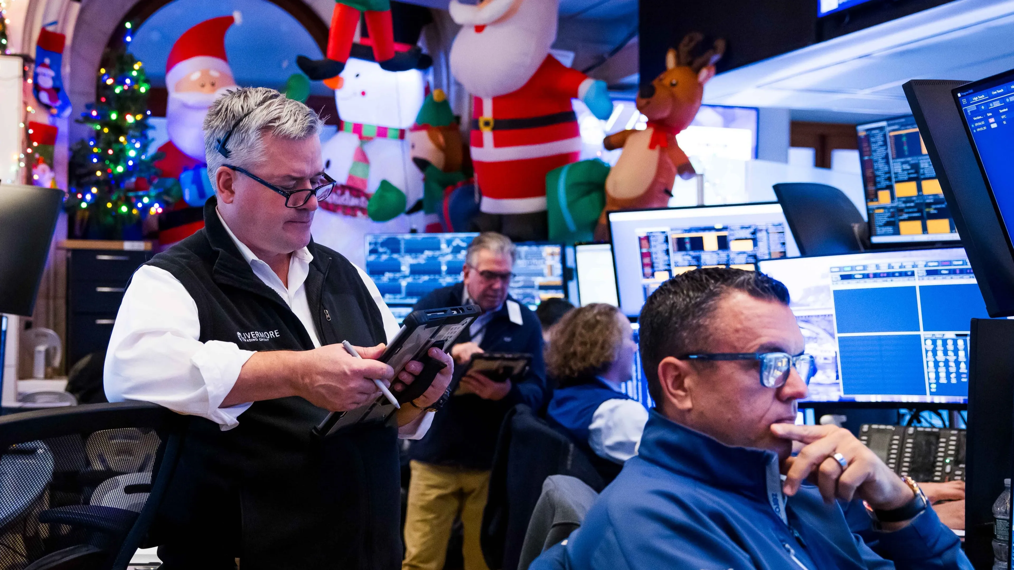 Именитые инвесторы советуют снижать риски и покупать золото / Фото: X / NYSE