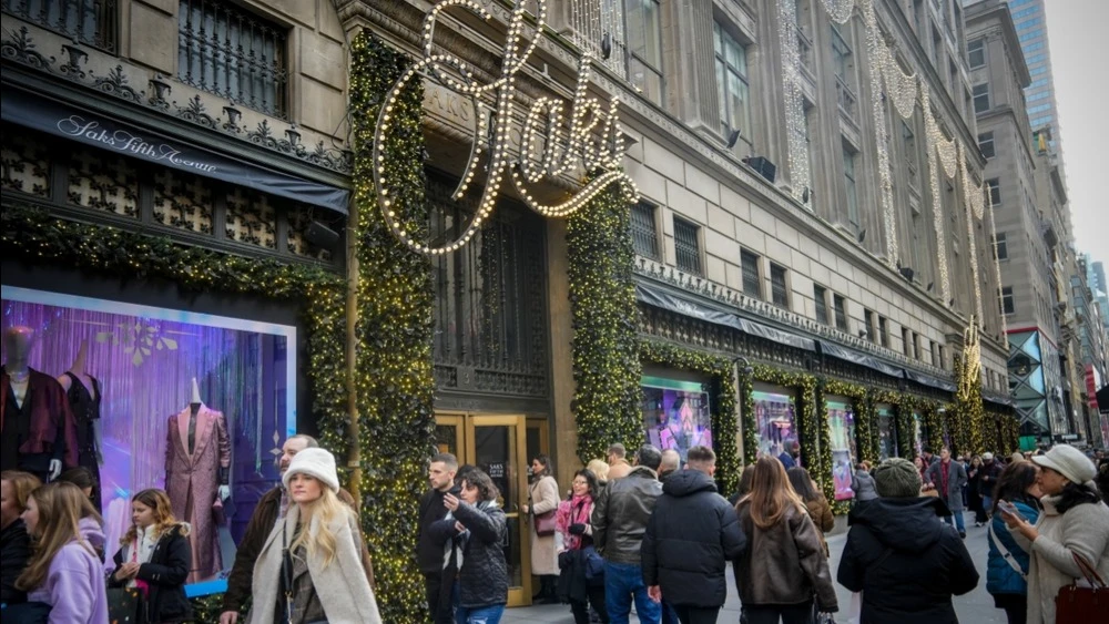The owner of luxury department stores in the US has replaced its CEO. The WSJ writes that it is on the verge of bankruptcy.