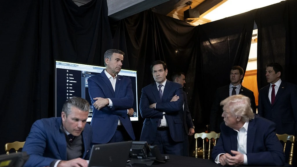 Инвесторы, опрошенные Bloomberg, не исключают двукратного роста цен венесуэльских облигаций после захвата президента Мадуро властями США. География кредиторов страны простирается от финансовых институтов Уолл-стрит до России / Фото: Molly Riley/The White House via Getty Images