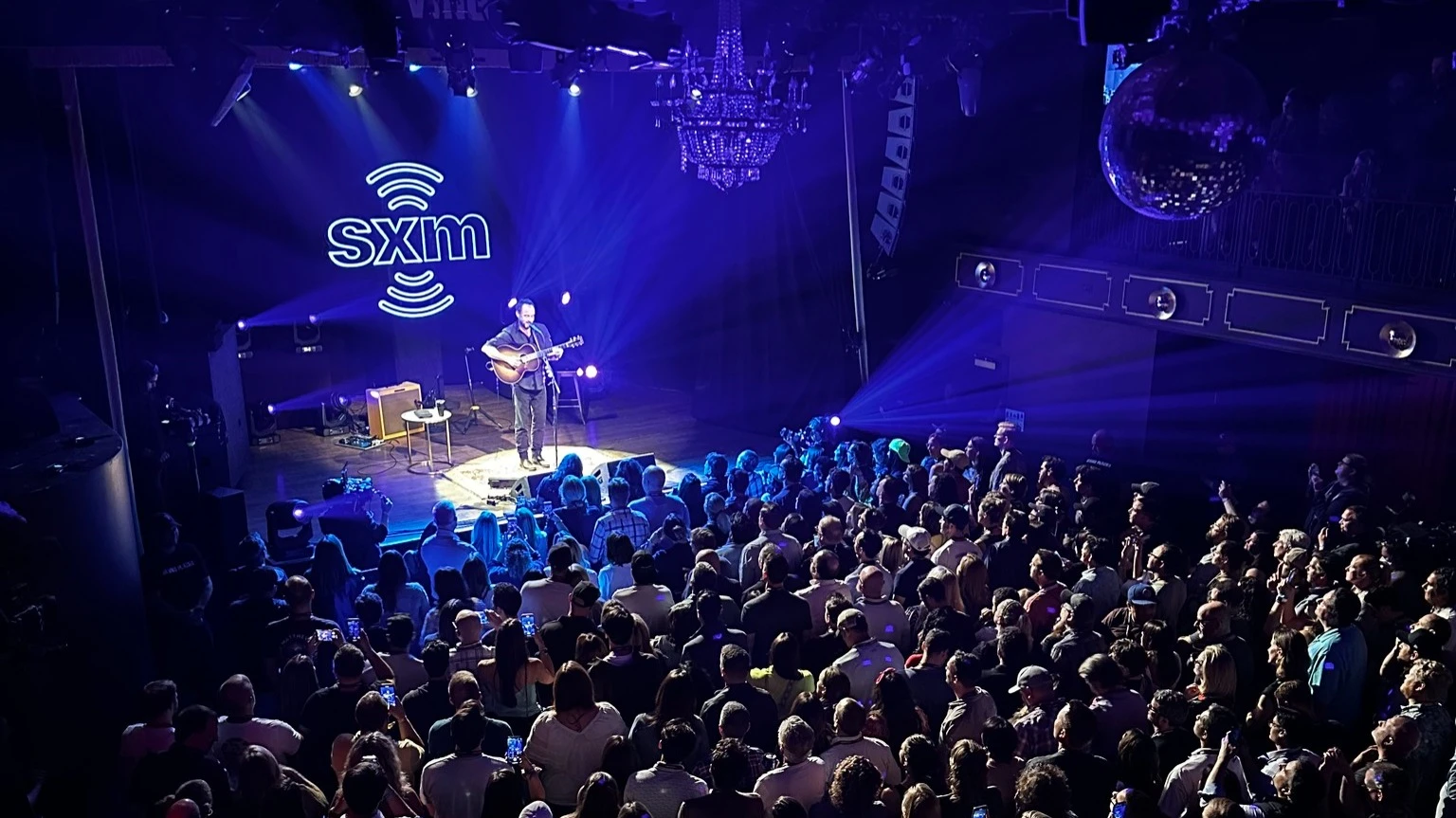 Аналитик назвал интересными акции спутникового радио Sirius XM / Фото: Facebook / SiriusXM