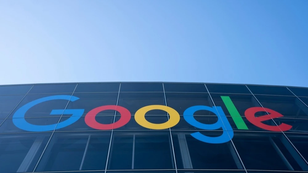 Alphabet, материнская компания Google, обошла Apple по рыночной стоимости впервые за шесть лет / Фото: Shutterstock.com