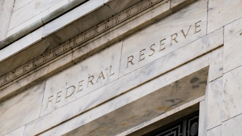 Top stories for the morning: criminal pressure on Fed chief, gold record and Iranian scenarios