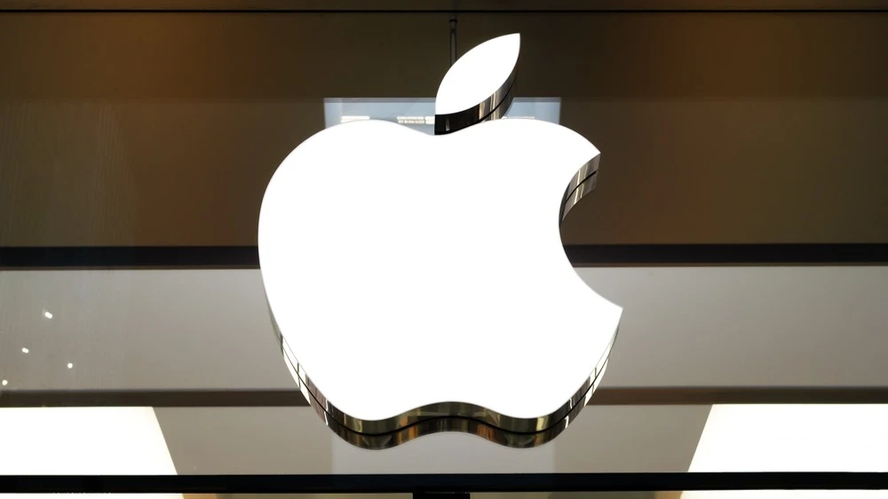 Аналитик Wedbush Дэниел Айвз считает, что акции Apple могут показать существенный рост в этом году / Фото: Shutterstock / Joshua.V