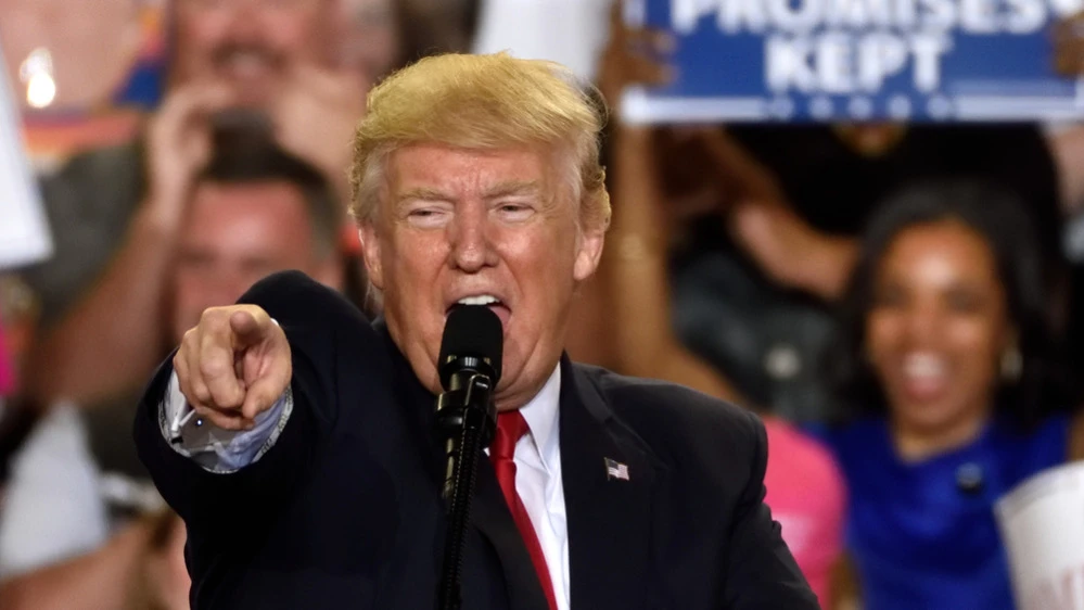 Трамп вводит санкции против торговых партнеров Ирана / Фото: Evan El-Amin / Shutterstock.com