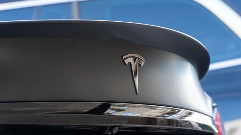 Teslas autonomous driving system software - Full Self-Driving (FSD) - will be available by monthly subscription only from mid-February / Photo: Shutetrstock / DiPres