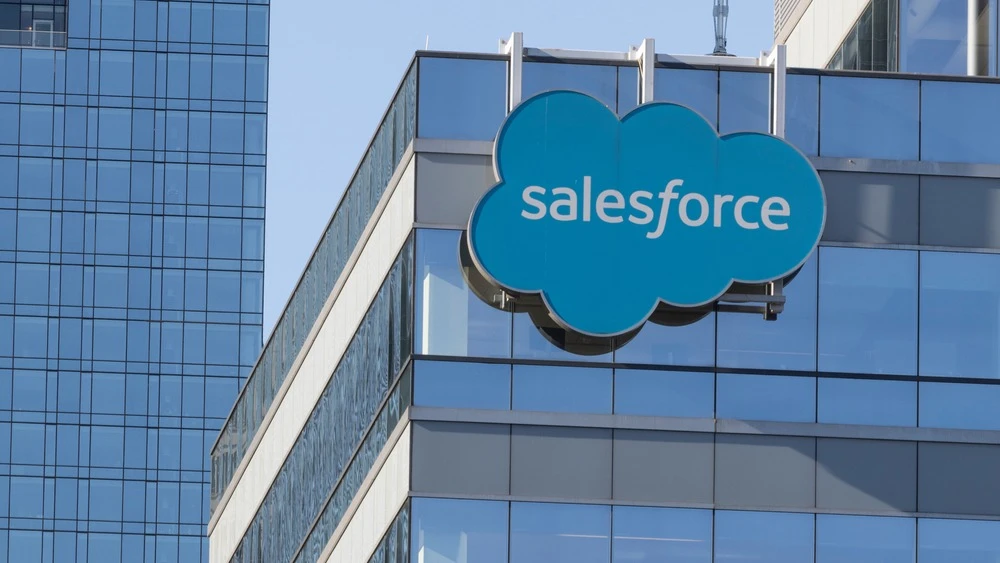 С начала года бумаги Salesforce потеряли около 10%, но не все аналитики считают распродажу в секторе производителей ПО оправданной / Фото: Shutterstock / Jonathan Weiss