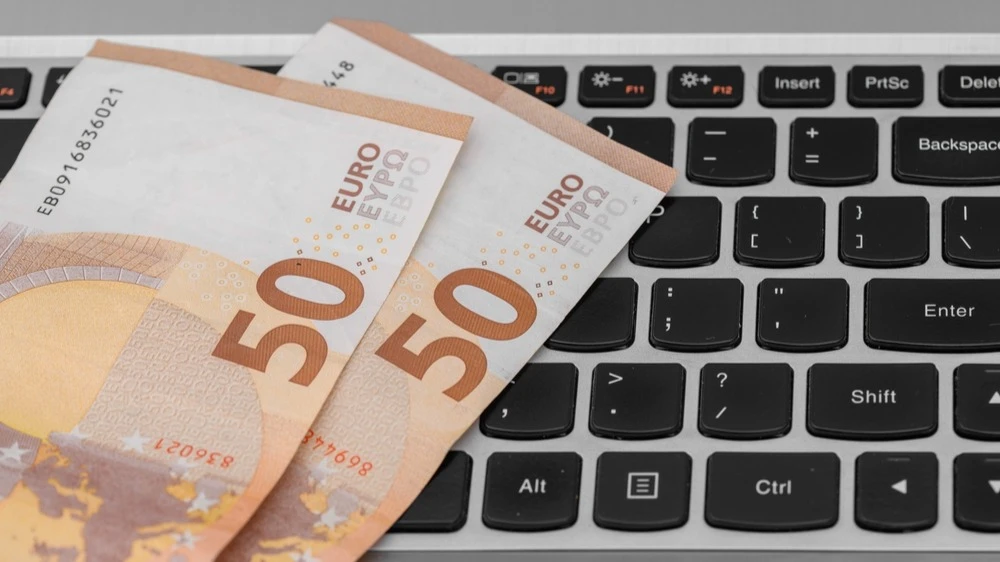 Banks tighten compliance after the European Commissions decision to include Russia in the list of high-risk countries / Photo: Shutterstock.com