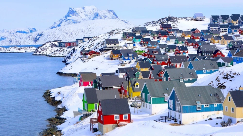 80% of Greenland is covered by ice, with about 57,000 people living on the island / Photo: Chris Christophersen / Shutterstock.com