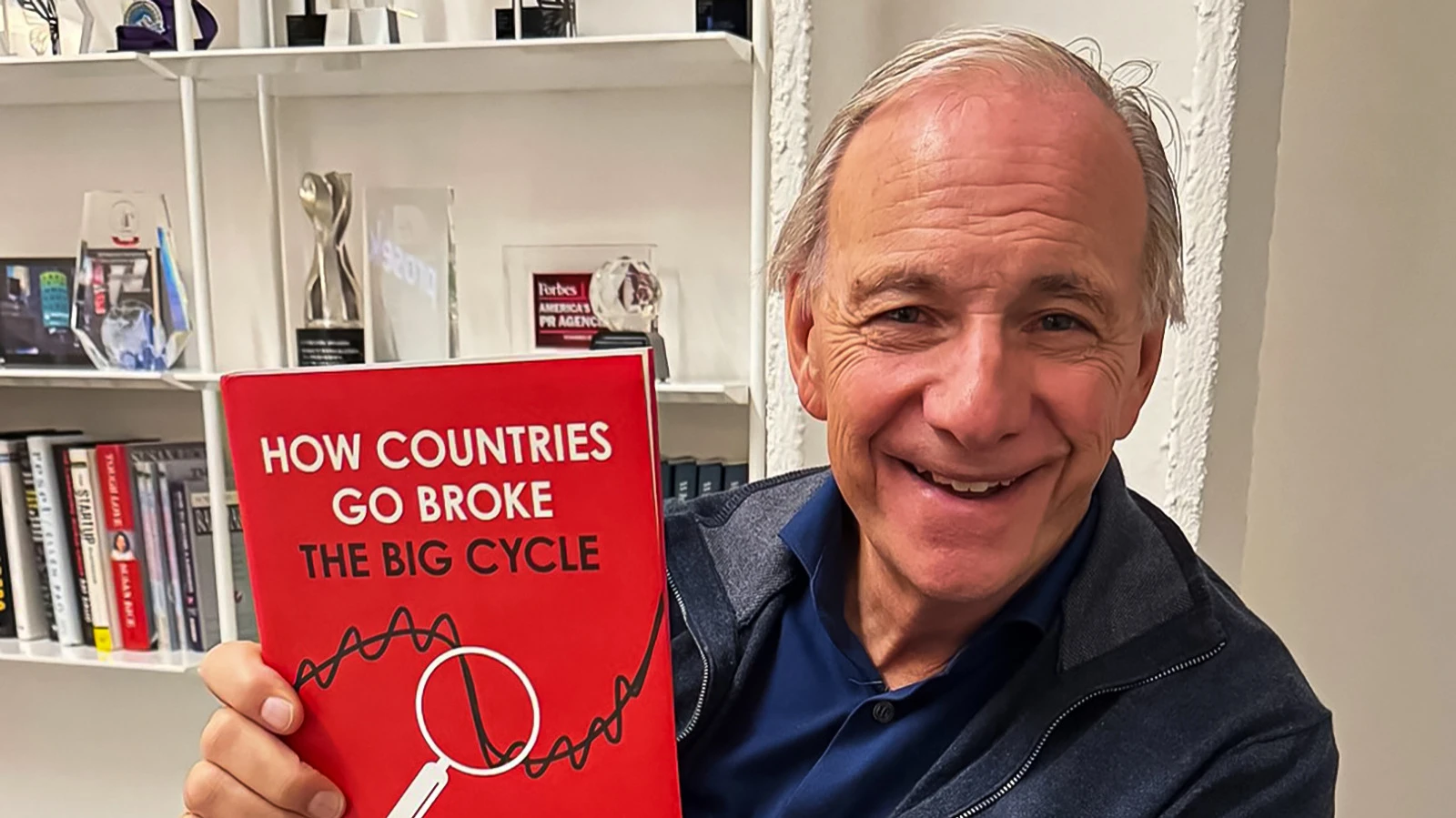 Иностранные институциональные инвесторы могут устроить распродажу американских акций и облигаций, если внешняя политика США останется агрессивной, считает Далио / Фото: Facebook / Ray Dalio