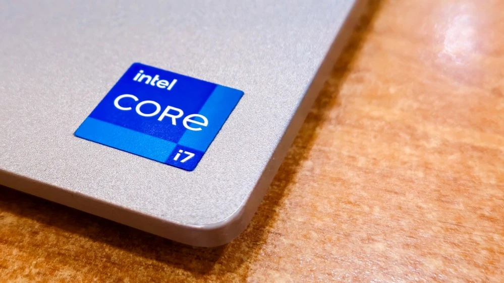 Выход процессоров Panther Lake может улучшить позиции Intel в корпоративном и в потребительском сегментах, считают аналитики / Фото: iamsevensix / Shutterstock.com