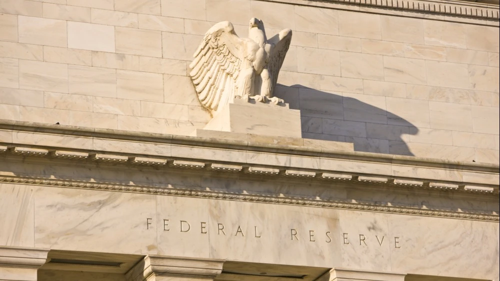 Ключевым событием дня станут решения первого в 2026 году заседания ФРС / Фото: Rob Crandall / Shutterstock