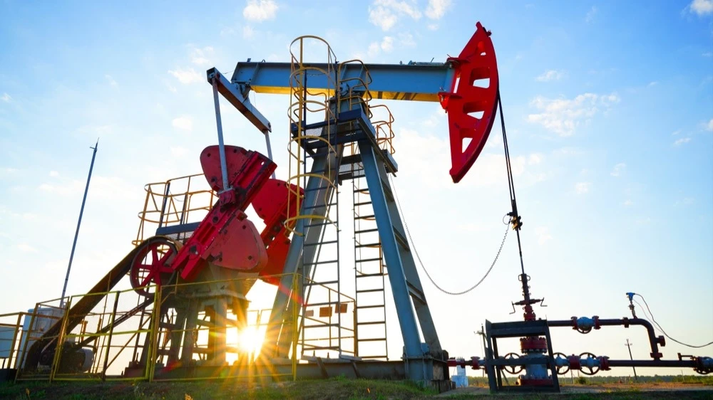 Brent crude futures hit $70 a barrel in trading on January 29 for the first time since September after U.S. President Donald Trump warned Iran to reach a nuclear deal, threatening military strikes otherwise. 
Photo: Maksim Safaniuk/Shutterstock