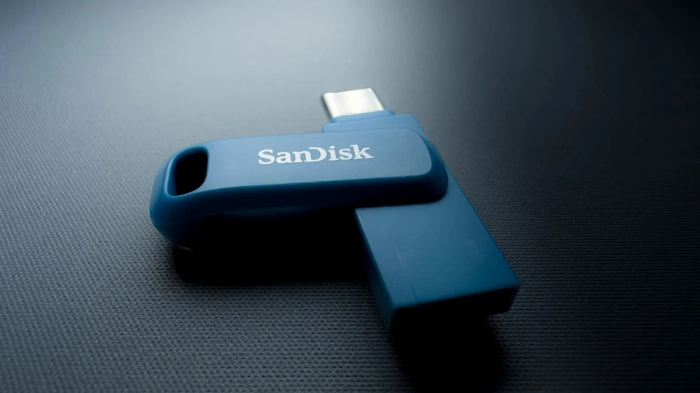 New revenue forecast for storage solutions developer Sandisk was almost 60% higher than market expectations, profit forecast was 150% higher / Photo: Danang Eko Novianto/Shutterstock