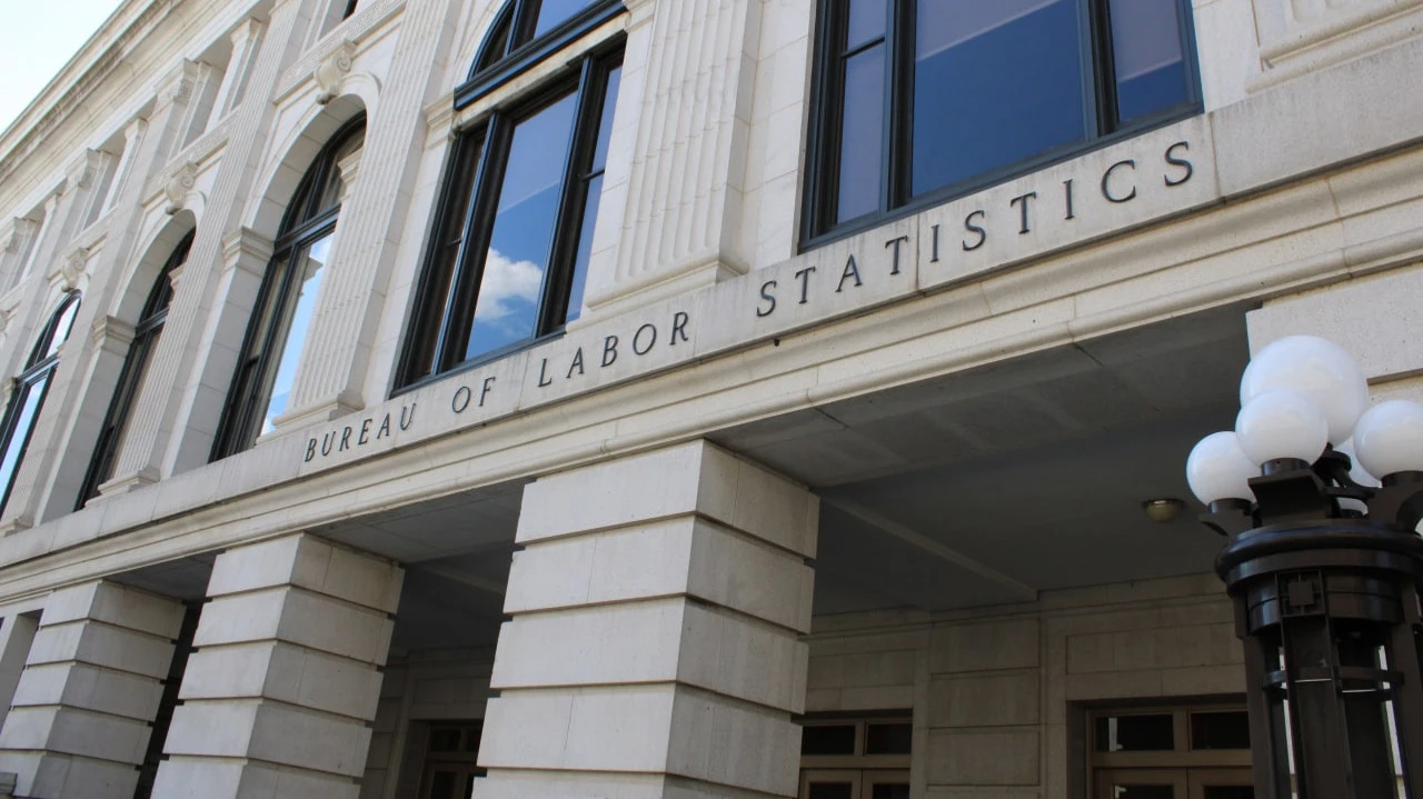 Бюро статистики труда США отложило публикацию отчета по занятости / Фото: Adam Neil Hutchinson / Shutterstock.com