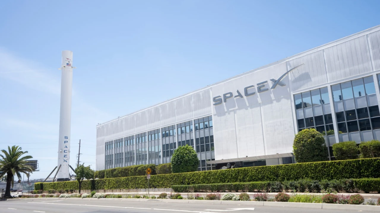 SpaceX объединилась с xAI / Фото: Tada Images / Shutterstock.com