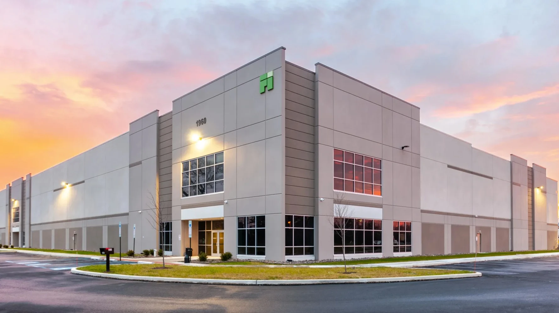 JPMorgan включил в список идей First Industrial и подтвердил ставки на Boeing и Microsoft / Фото: First Industrial