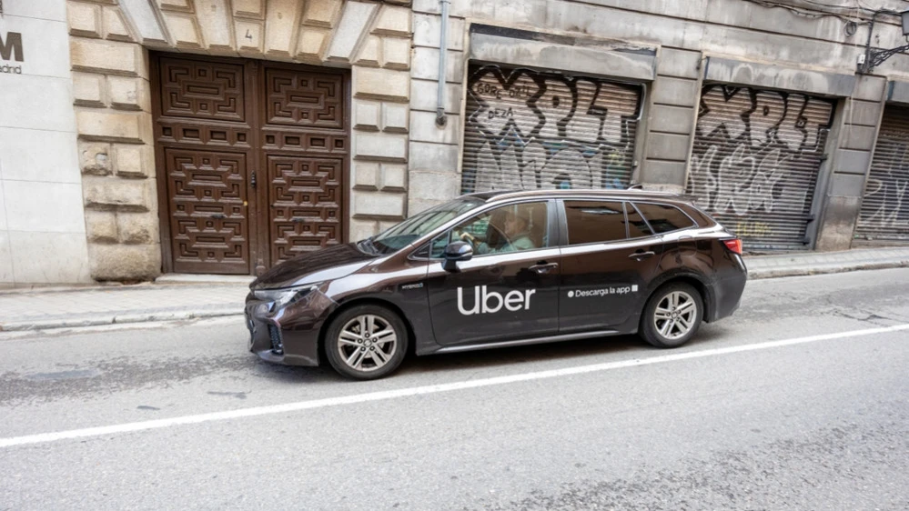 Число ежемесячно активных пользователей Uber достигло рекордных 202 млн / Фото: Azulblue/Shutterstock.com