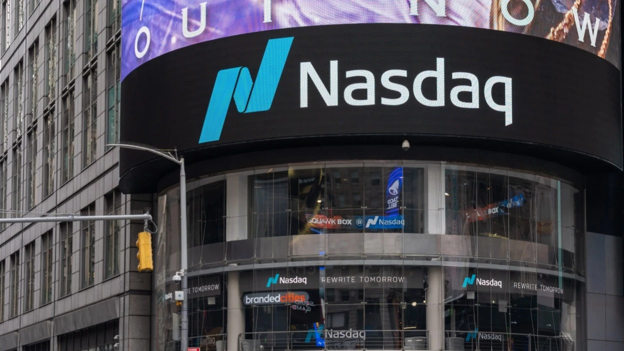 Индекс Nasdaq-100 падал в ходе торгов до минимального в этом году уровня / Фото: JHVEPhoto / Shutterstock.com