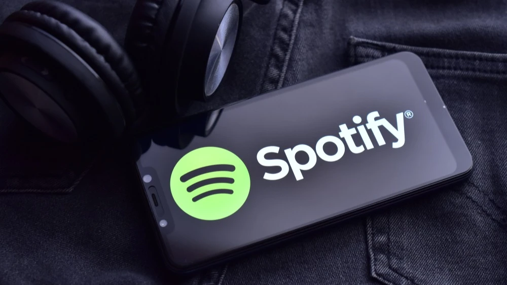 Spotify начнет продавать печатные книги / Фото: Shutterstock.com/Funstock