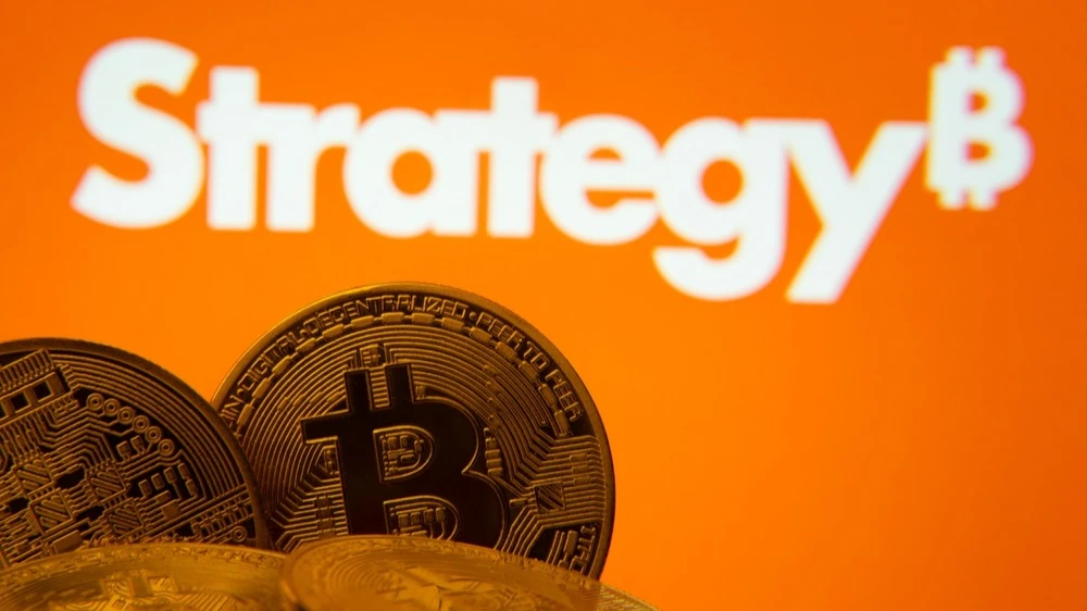 Michael Saylors IT firm Strategy, one of the largest holders of bitcoin in the world, has posted a huge loss for the fourth quarter of 2025, it said in a statement. Photo: Bangla press/Shutterstock