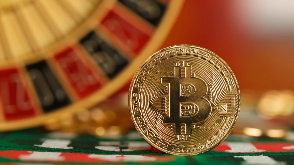 Korean exchange Bithumb mistakenly gave away 620,000 bitcoins to its customers / Photo: Shutterstock.com/realpeople