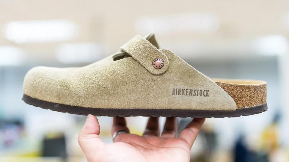 Birkenstock reported revenue of $477.58 million, which was just below analysts forecasts / Photo: Dontree_M/Shutterstock