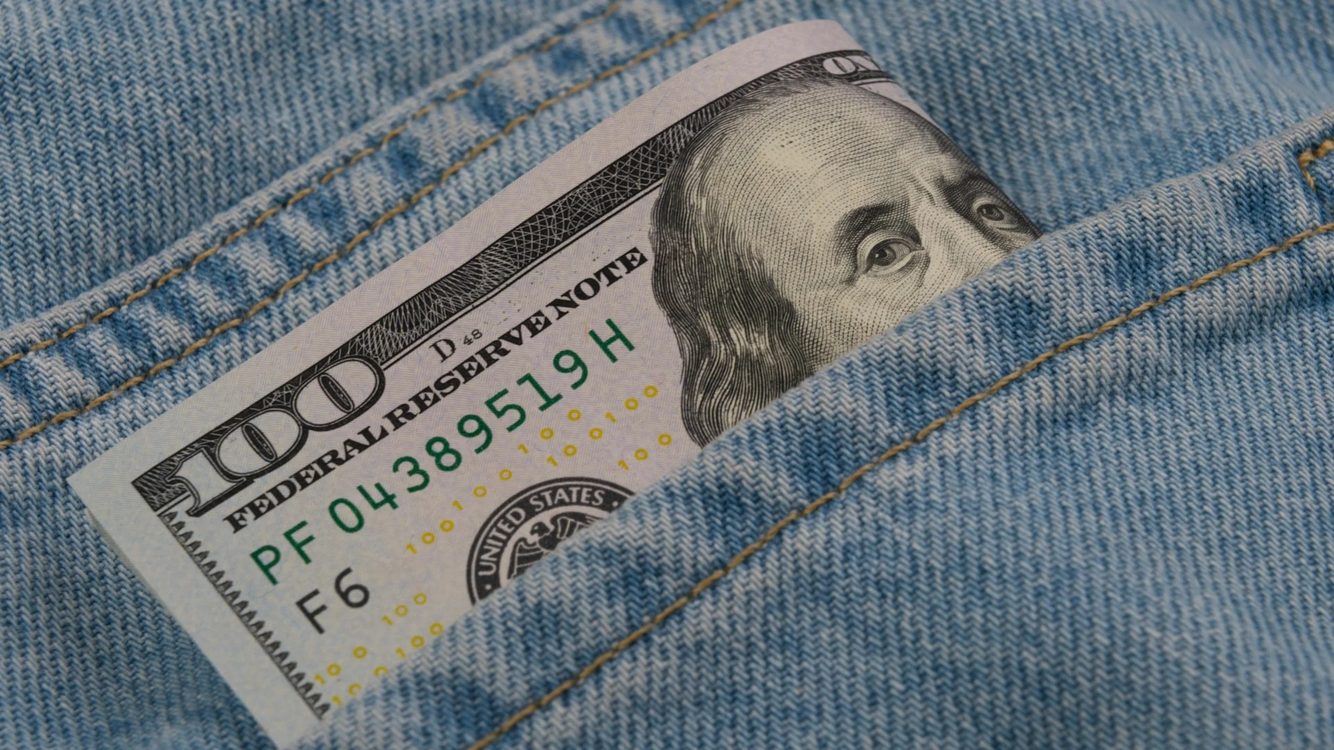 Deutsche Bank strategist questioned the dollars status as a protective asset / Photo: Unsplash/engin akyurt