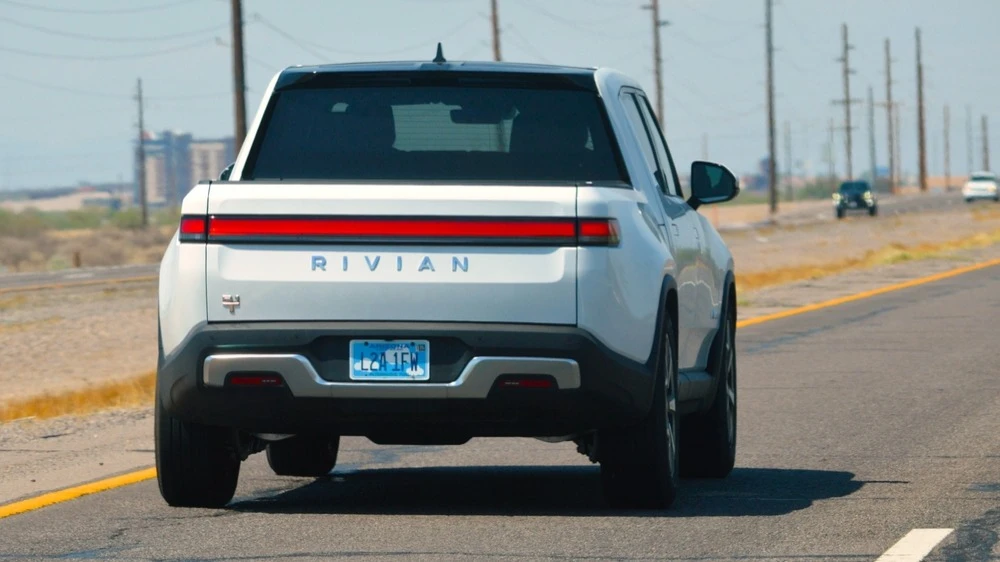Rivian впервые в истории компании зафиксировал валовую прибыль за год вместо убытка / Фото: Around the World Photos / Shutterstock