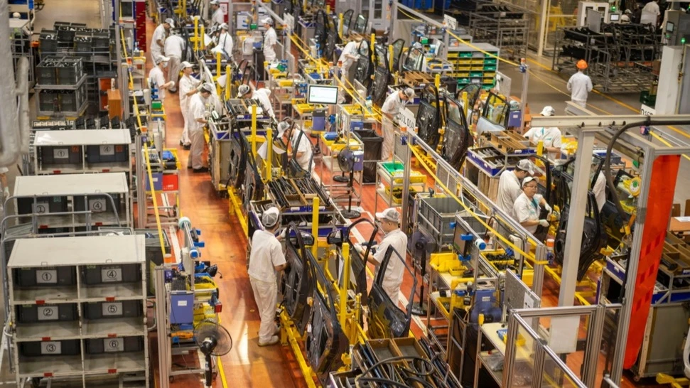 Китай — крупнейший в мире экспортер промышленных товаров, но во многих секторах он также сам себе лучший клиент. Фото: Ringo Chiu / Shutterstock.com