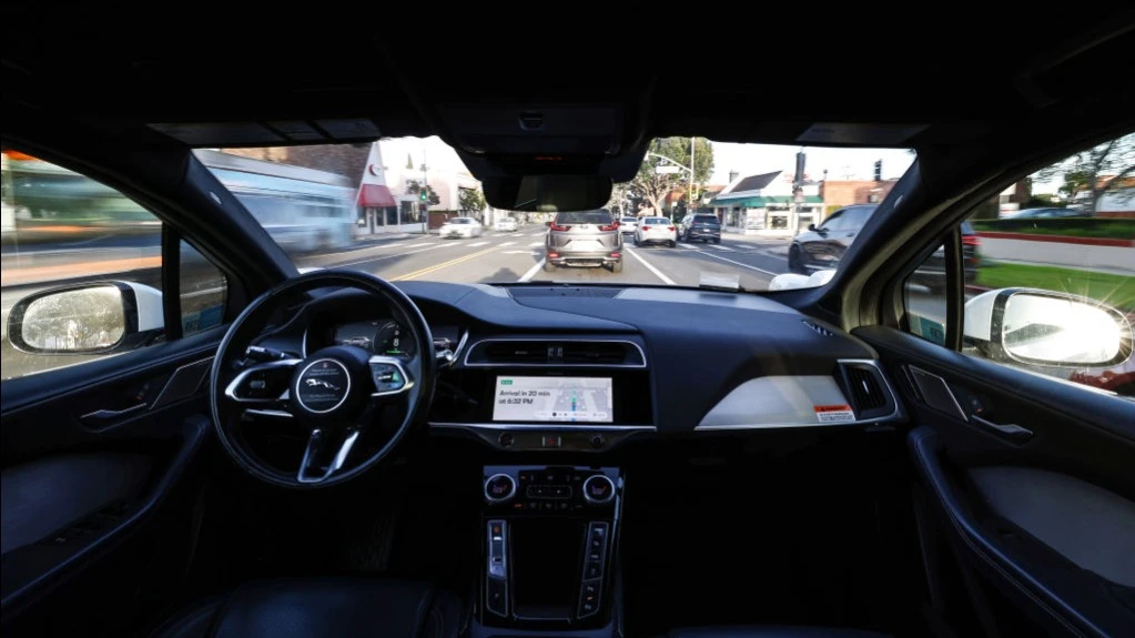 Uber уничтожил бизнес-модель традиционных такси с привилегиями для водителей,  теперь роботы угрожают Uber-модели. Фото: Mario Tama/Getty Images