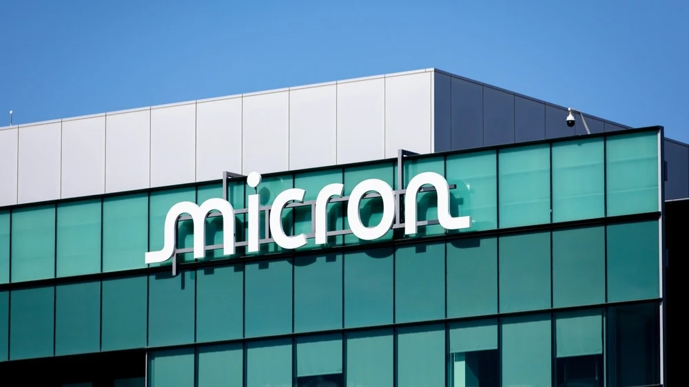 Крупнейший производитель чипов памяти в США Micron выделит $150 млрд на строительство новых заводов в двух американских городах на фоне ИИ-бума. Фото: bluestork/Shutterstock