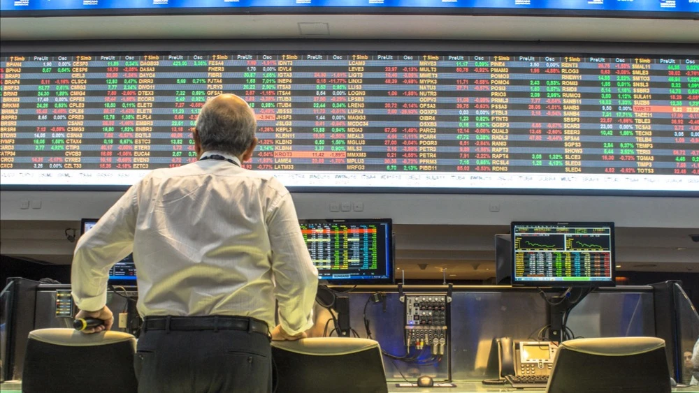 Прошлая неделя характеризовалась трансформацией восприятия ИИ — из безусловного драйвера роста технология превращается в фактор риска для широкого круга и потребителей, и производителей традиционного ПО / Фото: Alf Ribeiro / Shutterstock