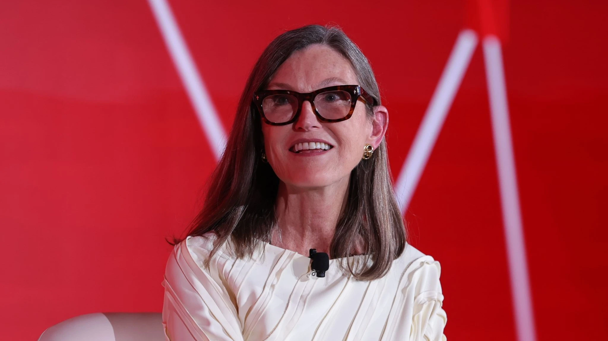 Cathie Wood believes the AI market has not yet peaked / Photo: Linkedin / Catherinedwood