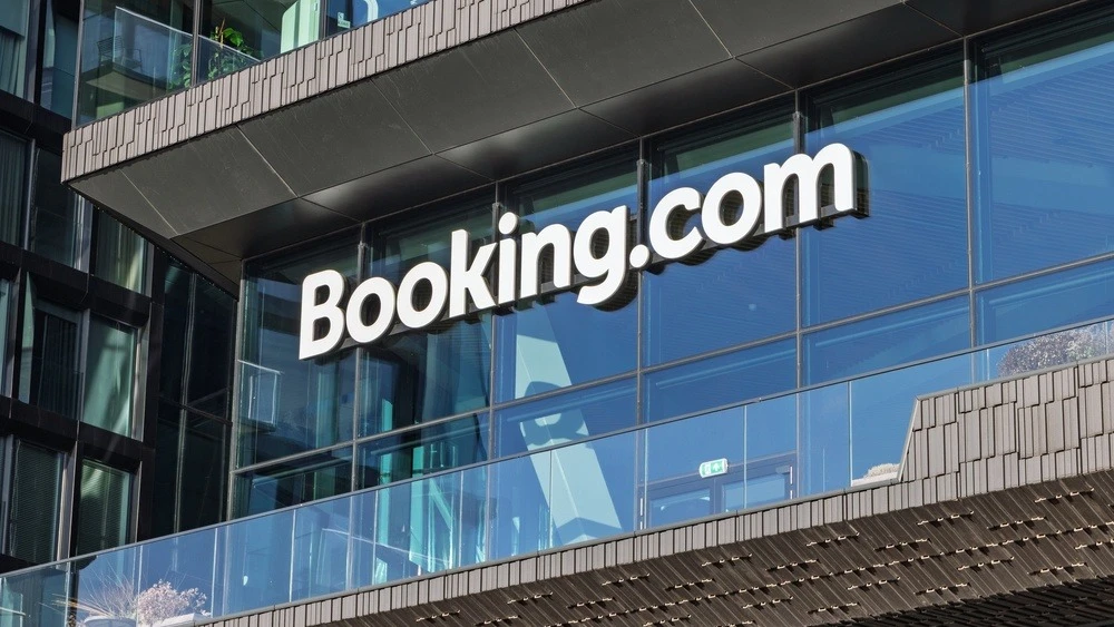 За четверть века с момента кризиса доткомов Booking.com превратился в крупнейший сервис бронирования путешествий / Фото: Shutterstock.com