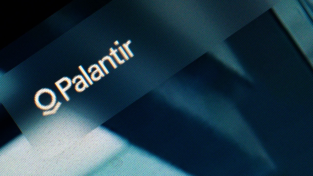 Майкл Бьюрри ранее поставил против разработчика ИИ-решений Palantir / Фото: Unsplash / Salvador Rios