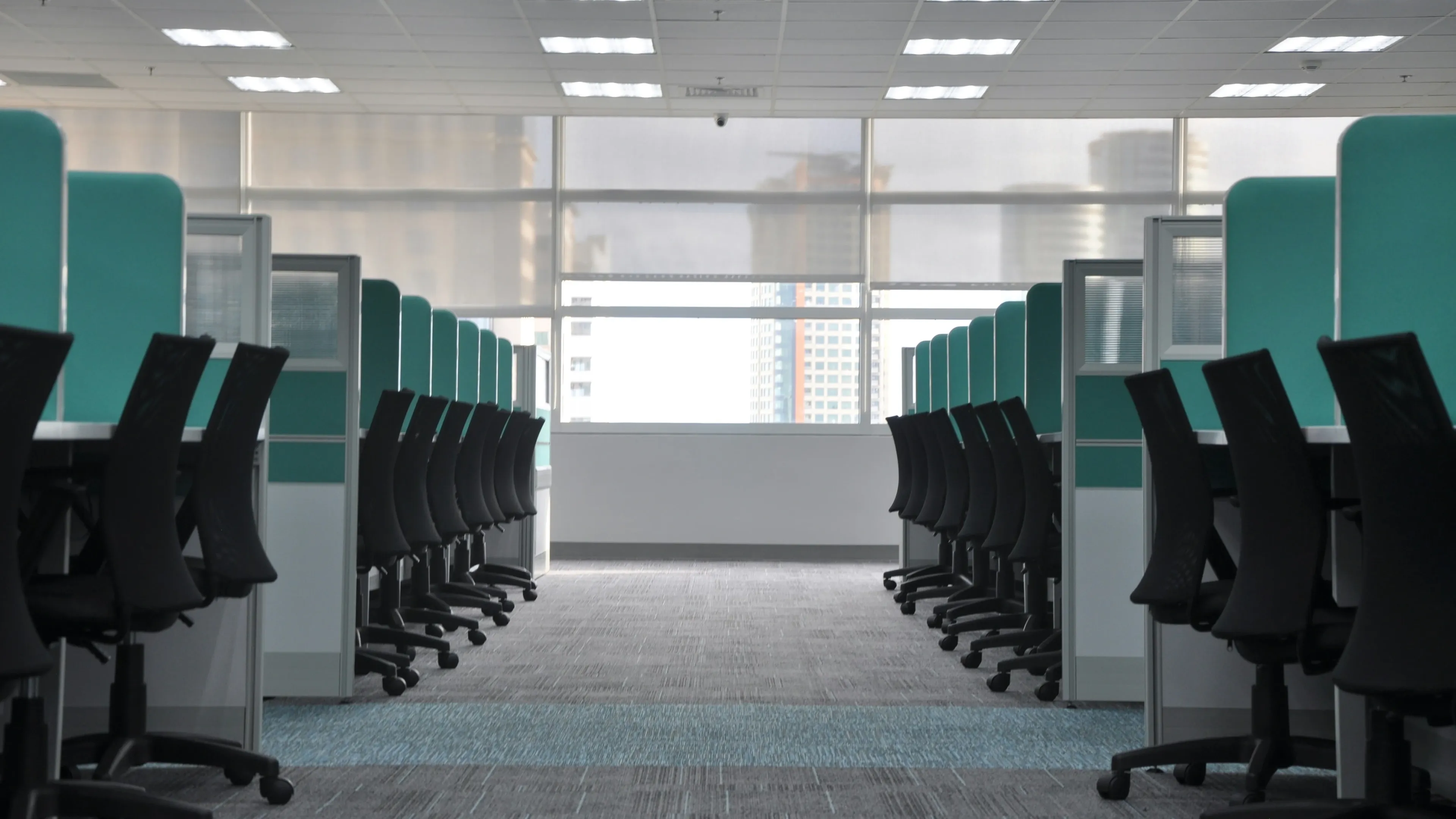 Развитие искусственного интеллекта может привести к реорганизации корпораций и упрощению структур управления в компаниях. Фото: kate.sade / Unsplash.com