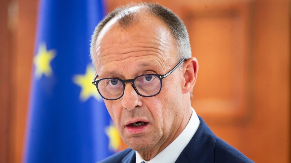 Канцлер Германии Фридрих Мерц на следующей неделе посетит Китай. Немецкие компании пострадали от конкуренции со стороны китайский производителей. Фото: Victor Mogyldea / Shutterstock.com