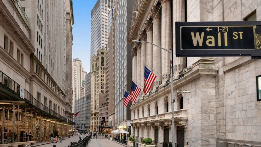 Wall Street is not expecting a real duty cut for importers / Photo: Lucky-photographer/ Shutterstock.com