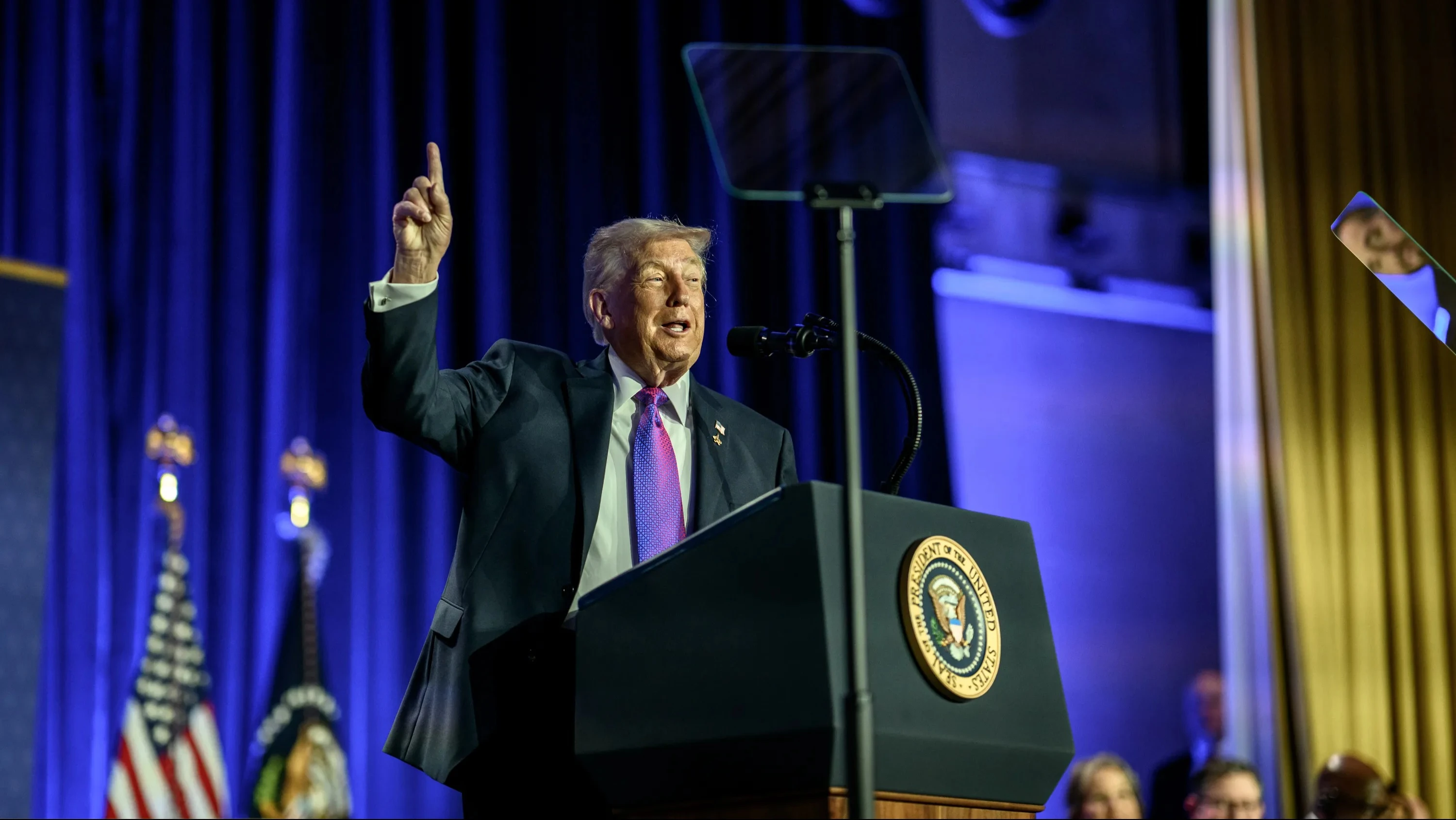 Дональд Трамп увеличил ставку новых пошлин с 10% до 15% / Фото: The White House