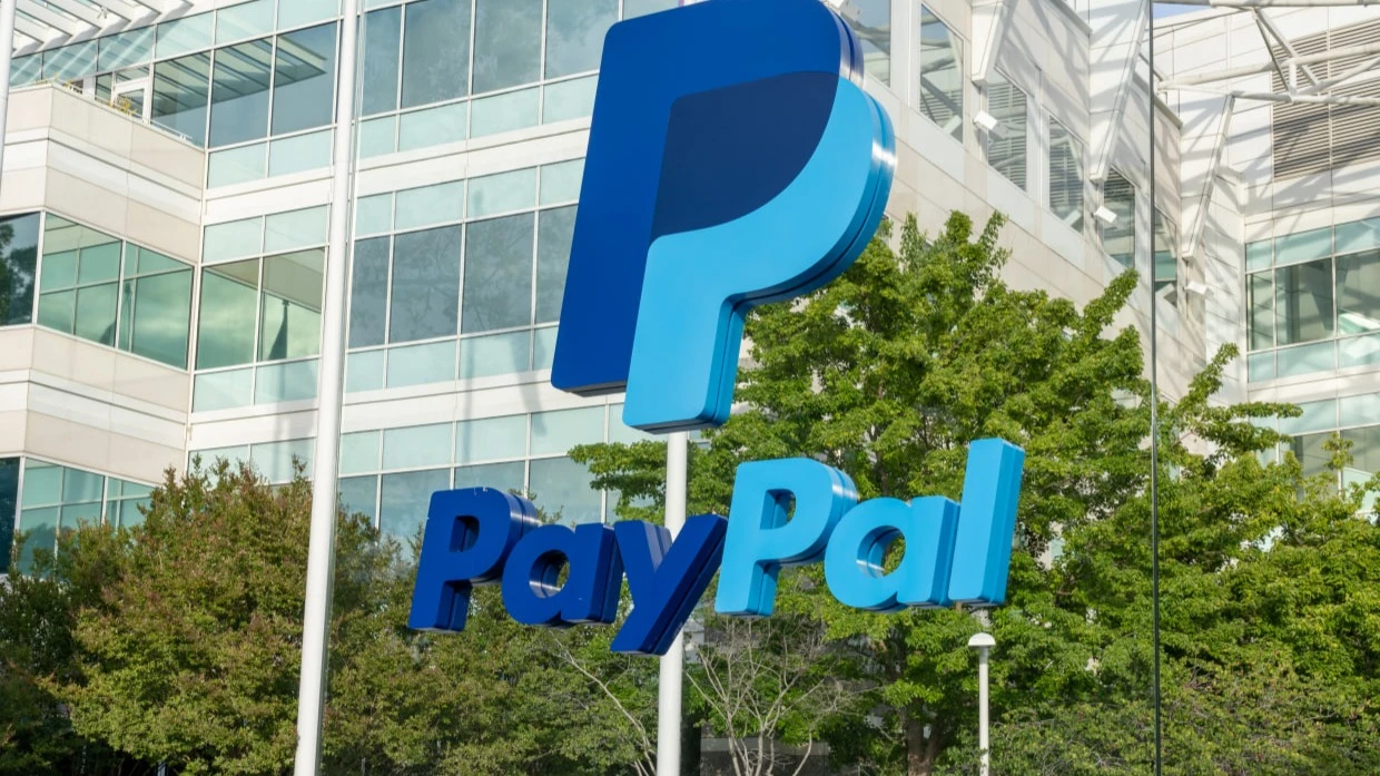 PayPal стала привлекательным активом для поглощения после обвала акций — Bloomberg / Фото: JHVEPhoto / Shutterstock.com