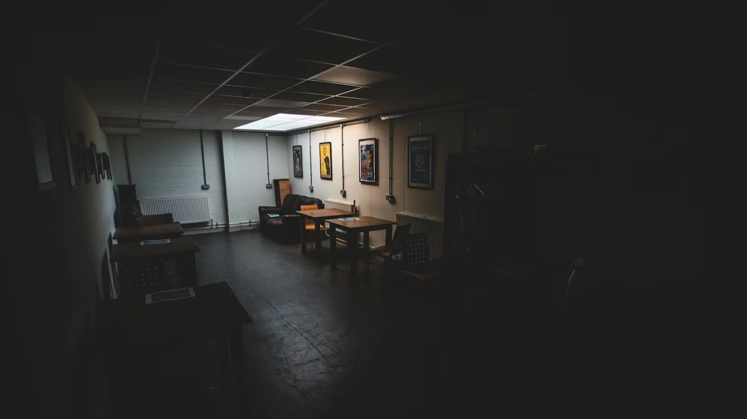 Для решения проблемы ИИ потребуются коллективные усилия, говорится в статье / Фото: Unsplash / Jonny Rothwell